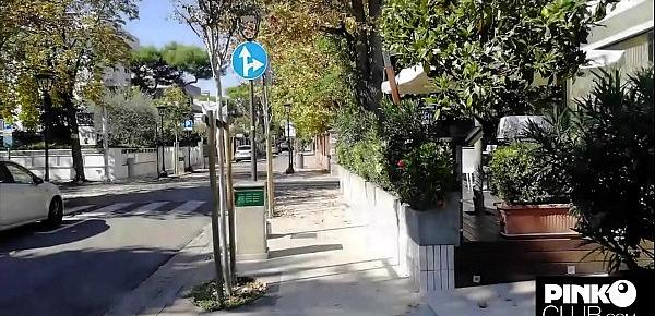  Marco Nero scopa Canela in giro per Rimini per FrameLeaks